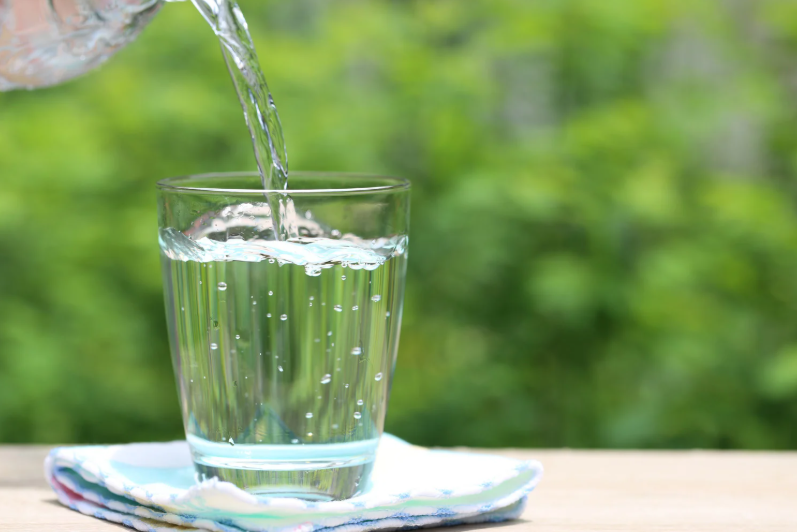 Differenza tra Acqua Distillata e Demineralizzata: Tutto Quello che Devi Sapere